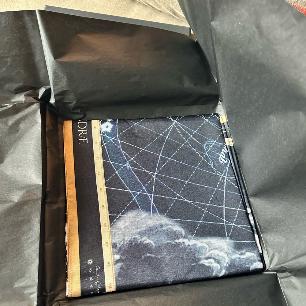 Foundrae 35x35 100% silk scarf - Picture 3 of 6